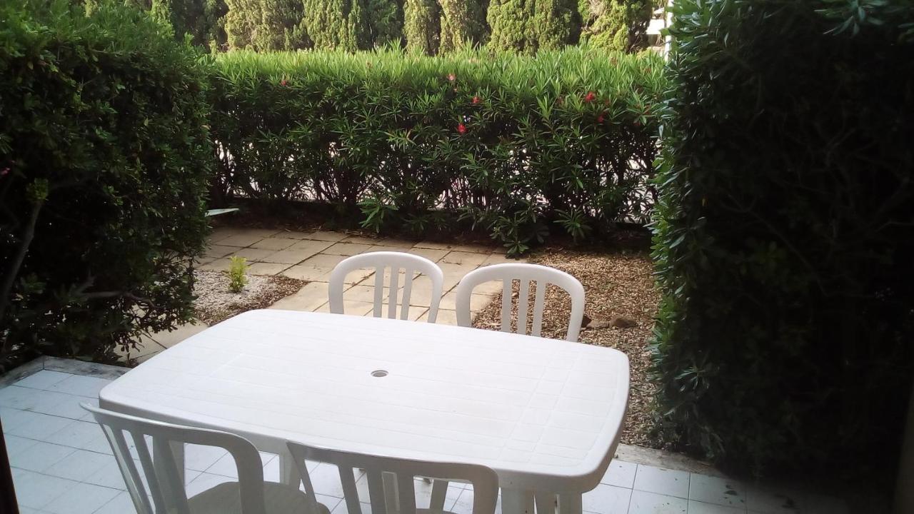 Studio de 27 m² + 70 m² de jardin à 100 m des plages Cavalaire-sur-Mer Esterno foto